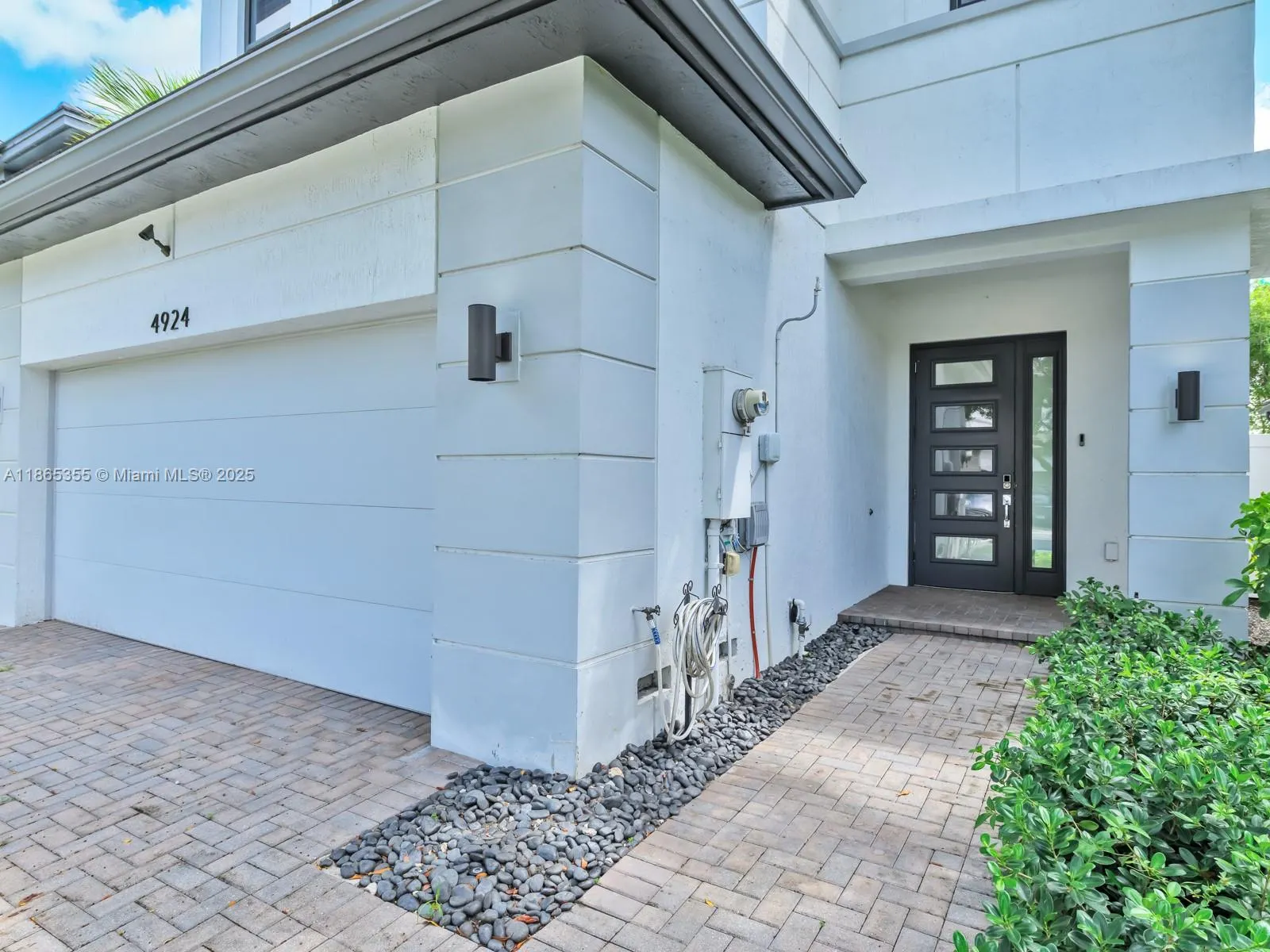 4924 Whispering Way