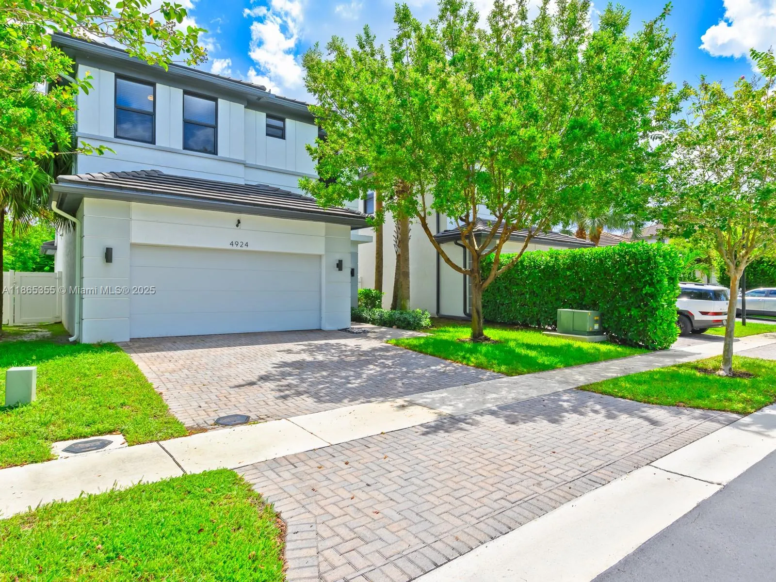 4924 Whispering Way