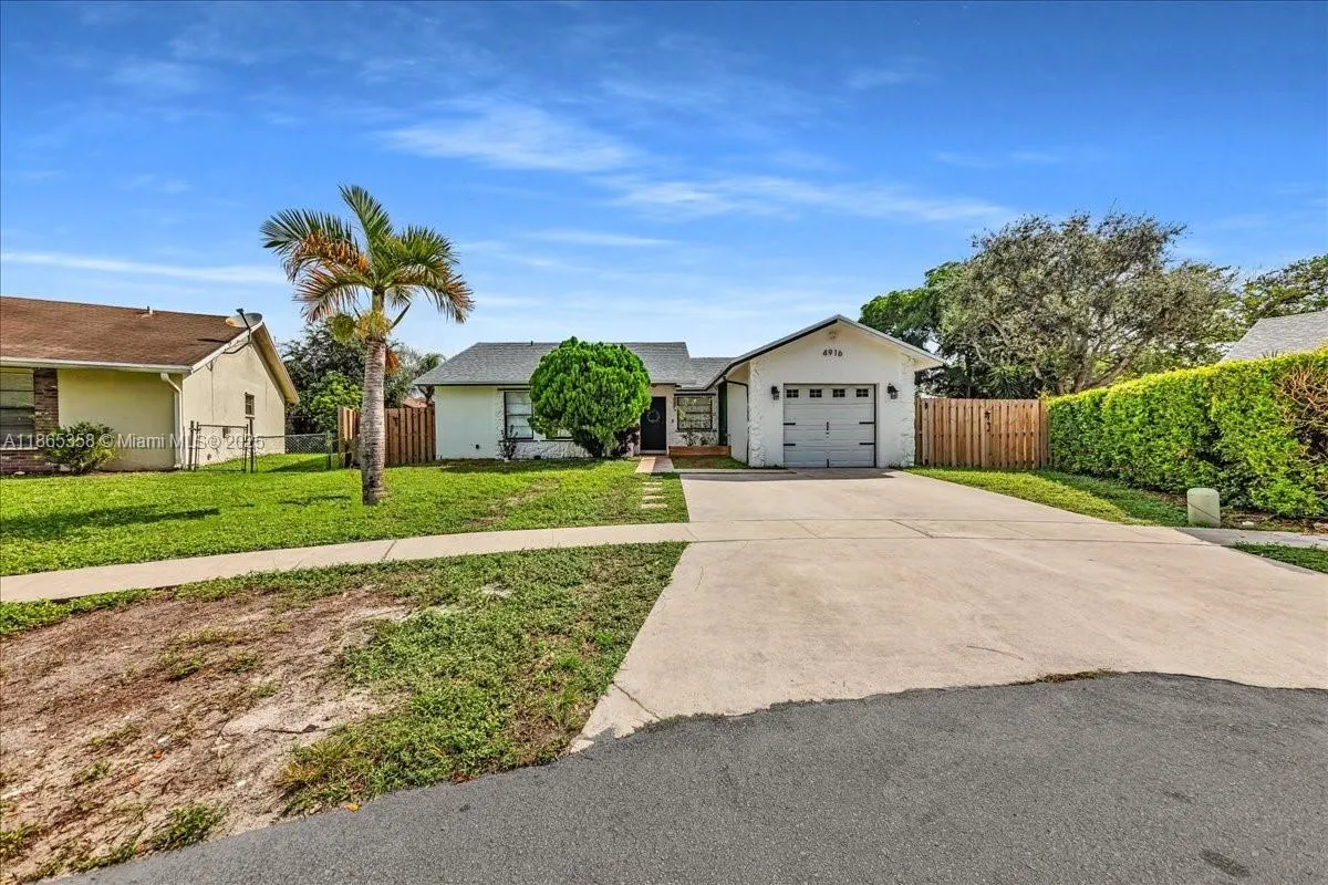 4916 NW 92nd Ave