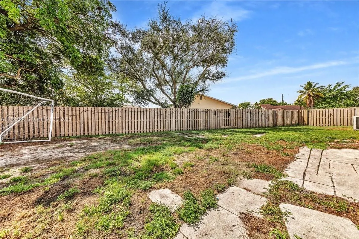 4916 NW 92nd Ave