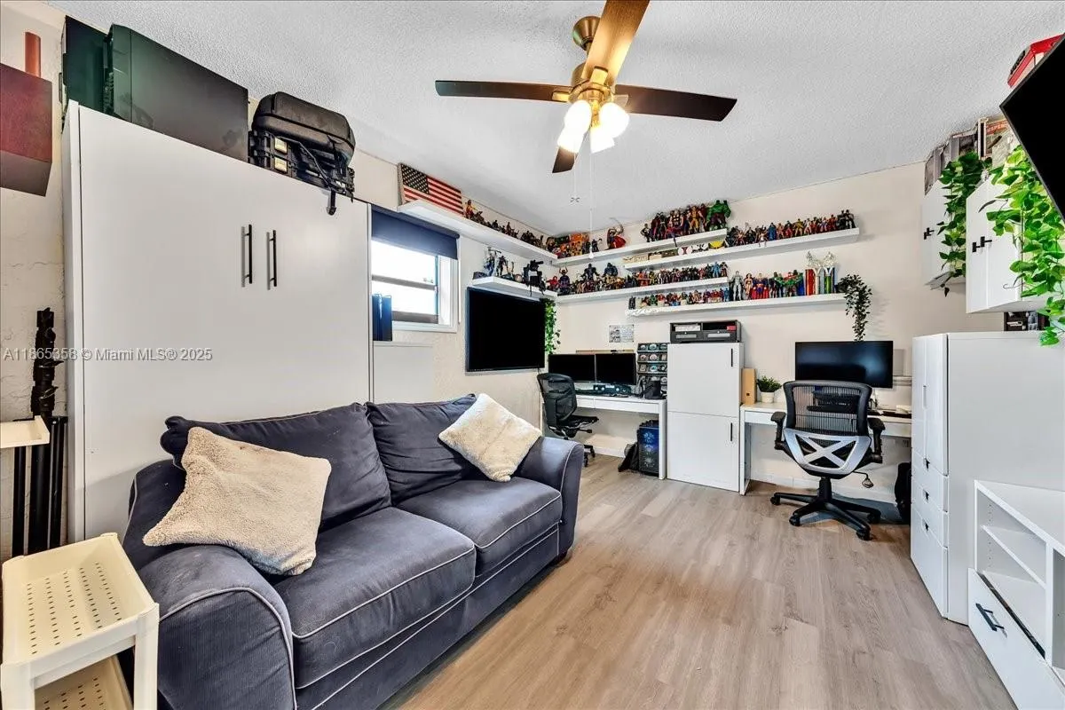 4916 NW 92nd Ave