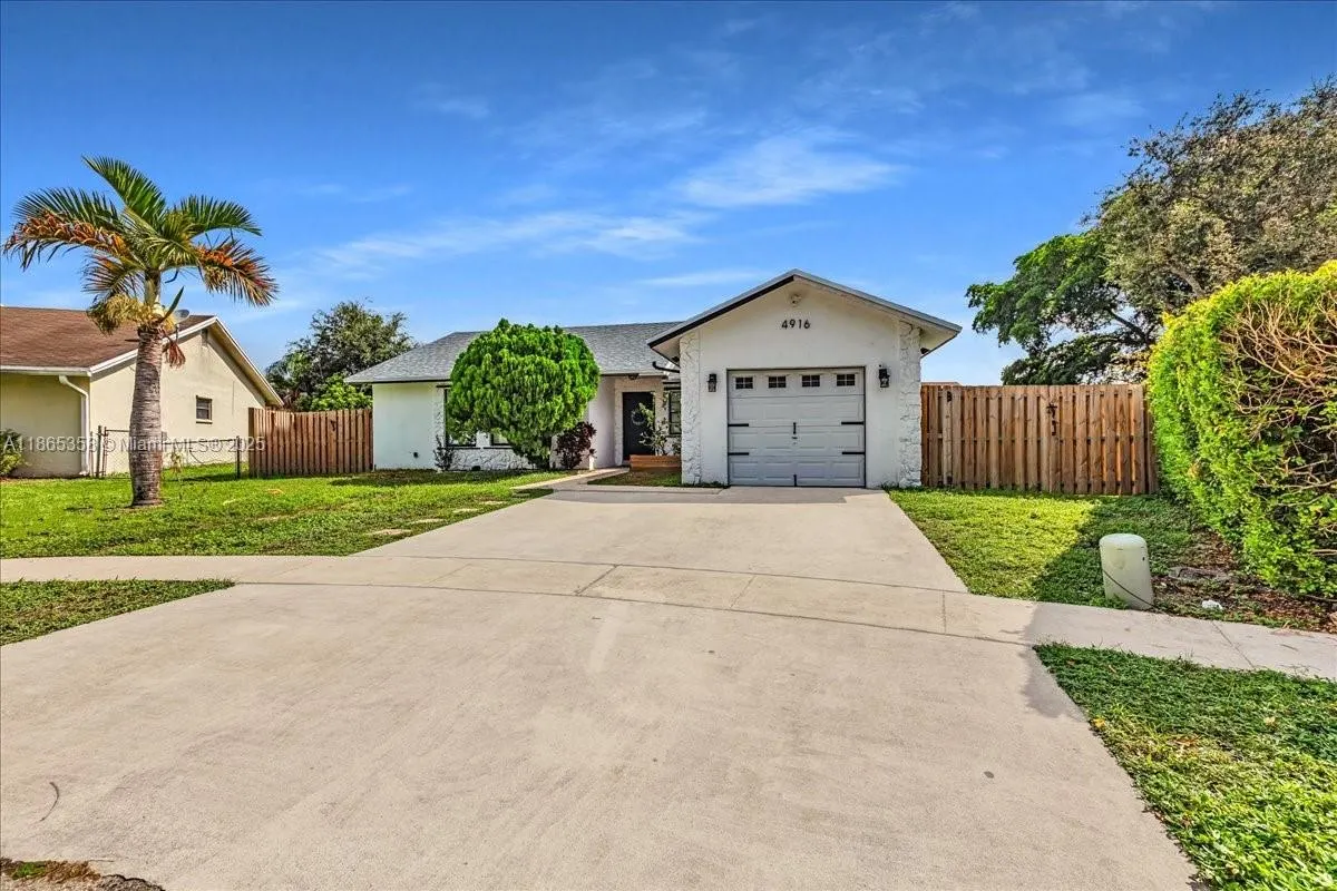 4916 NW 92nd Ave