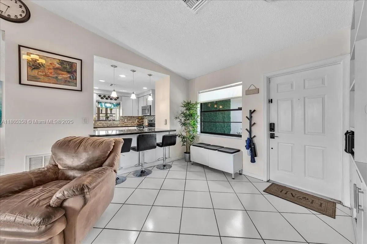 4916 NW 92nd Ave