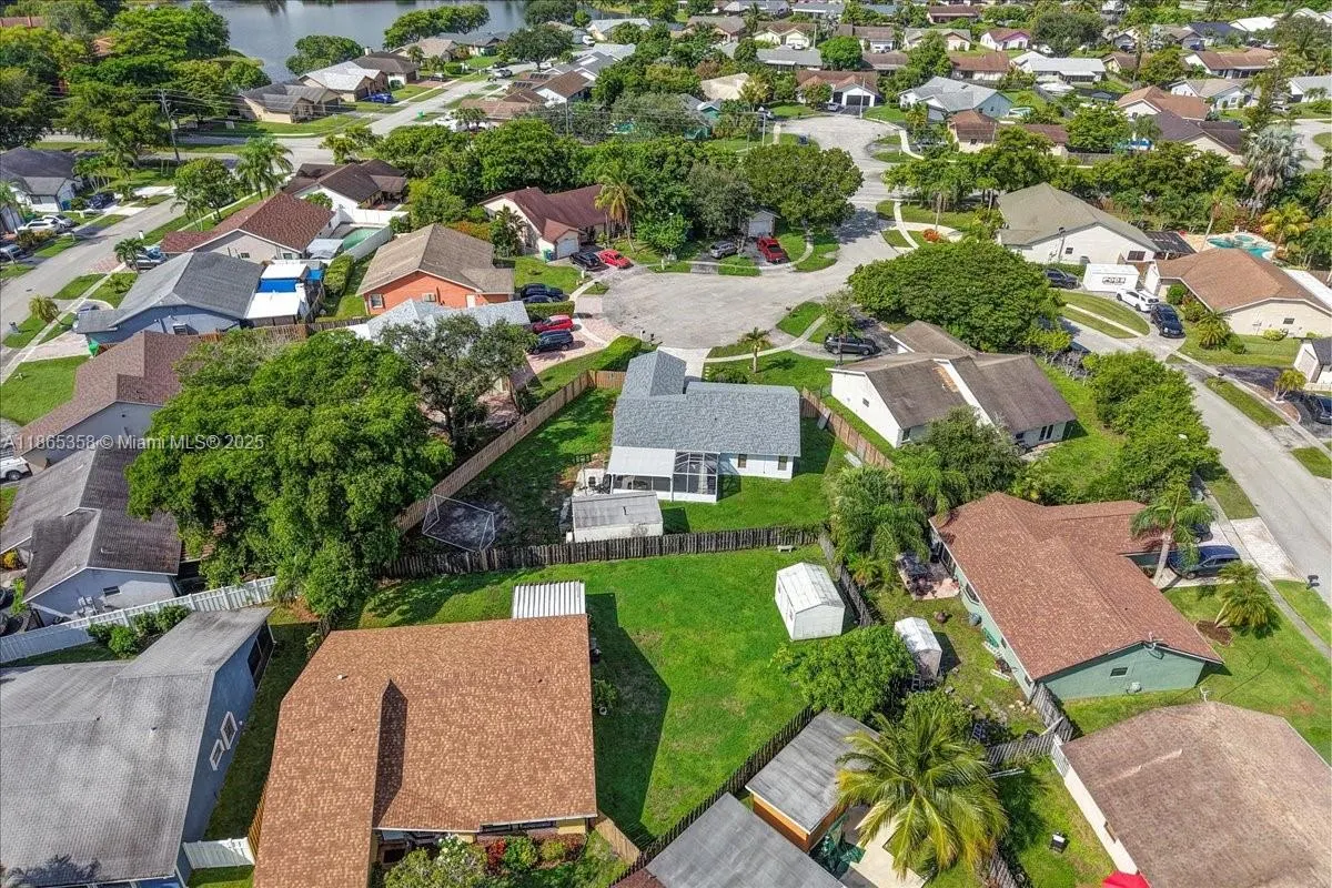 4916 NW 92nd Ave
