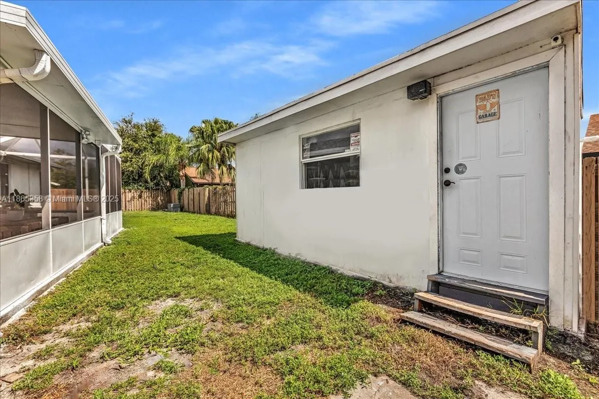 4916 NW 92nd Ave