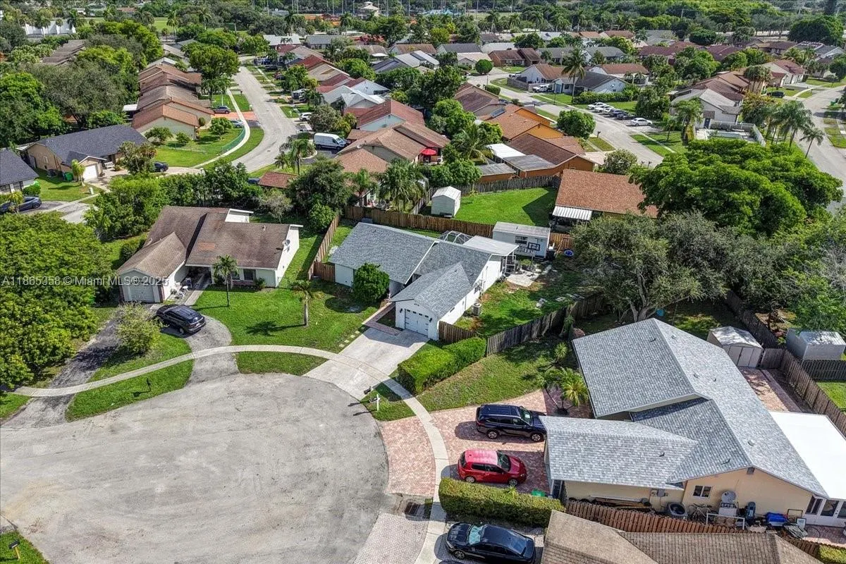 4916 NW 92nd Ave