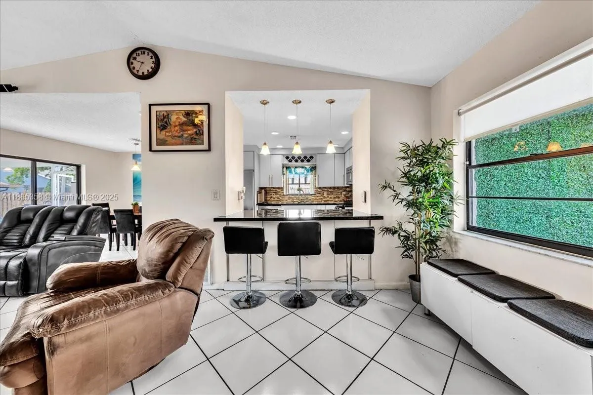 4916 NW 92nd Ave