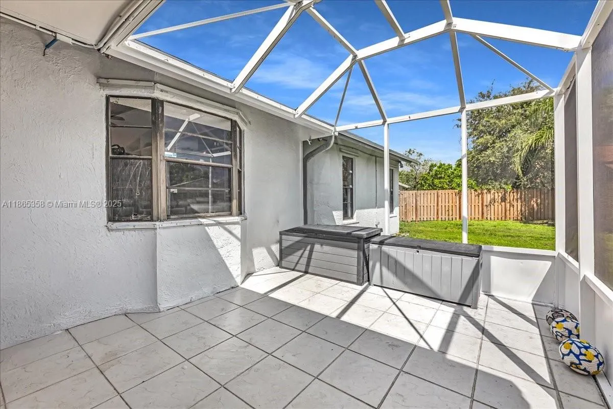 4916 NW 92nd Ave