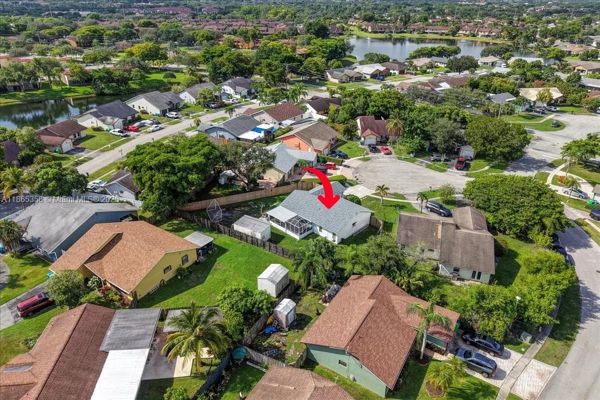 4916 NW 92nd Ave