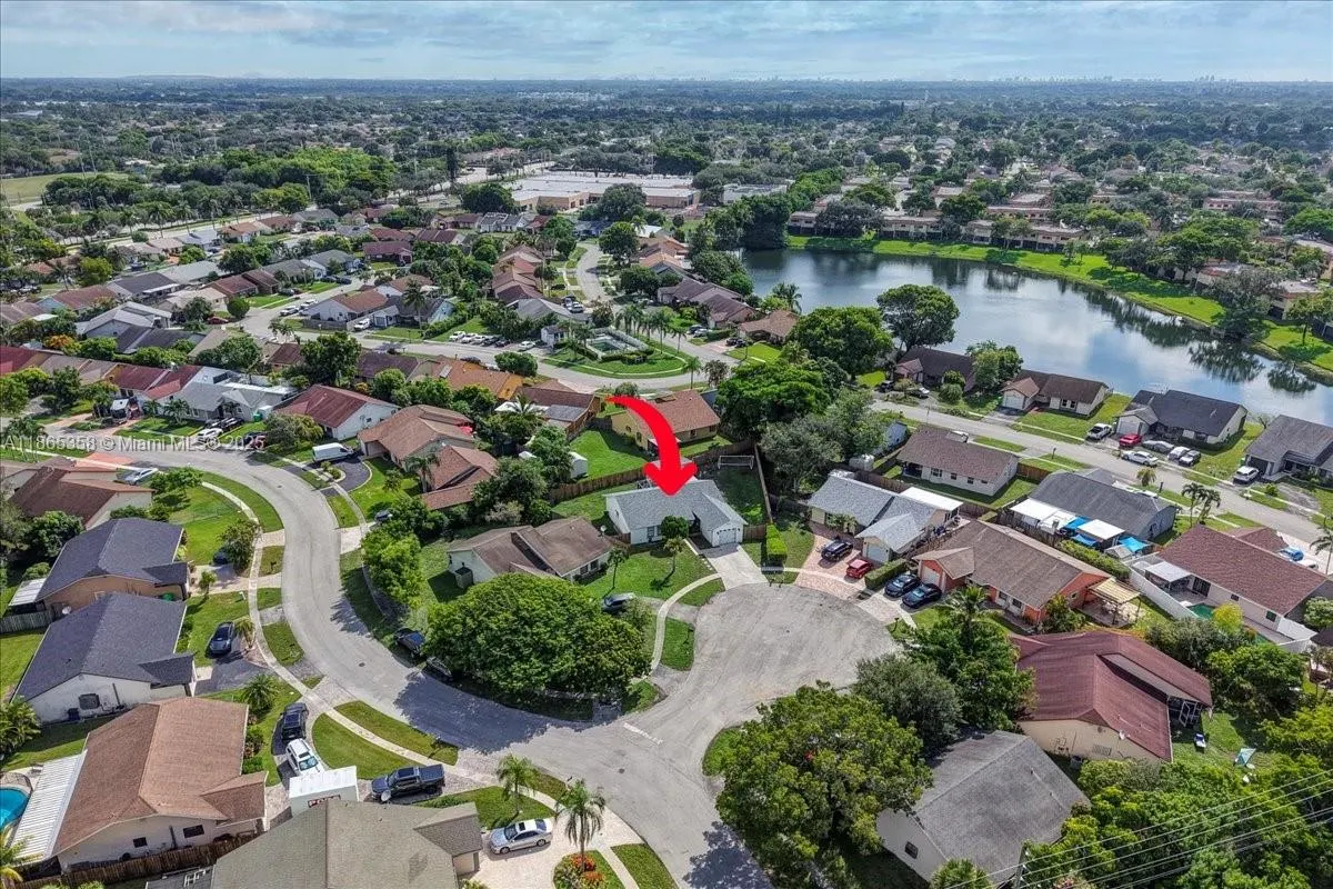 4916 NW 92nd Ave