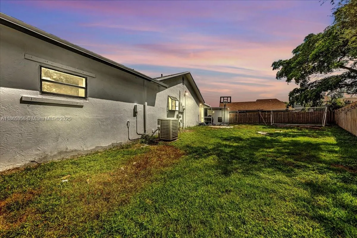 4916 NW 92nd Ave