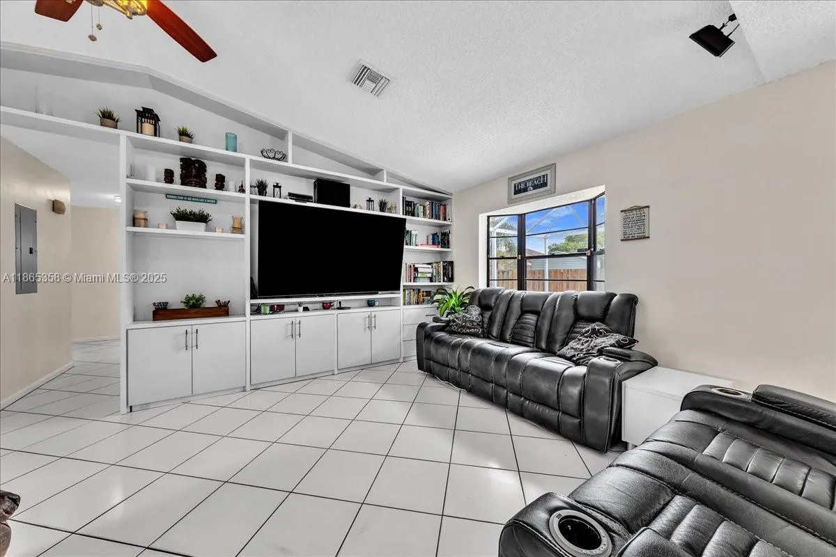 4916 NW 92nd Ave