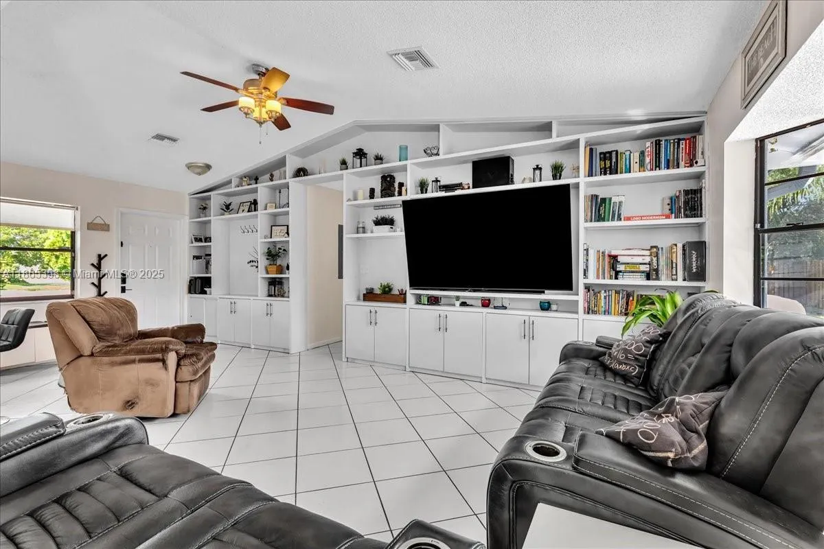 4916 NW 92nd Ave