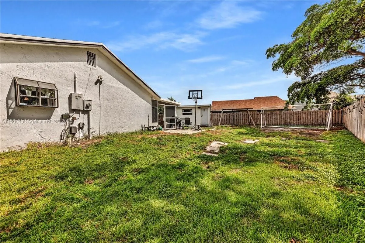 4916 NW 92nd Ave