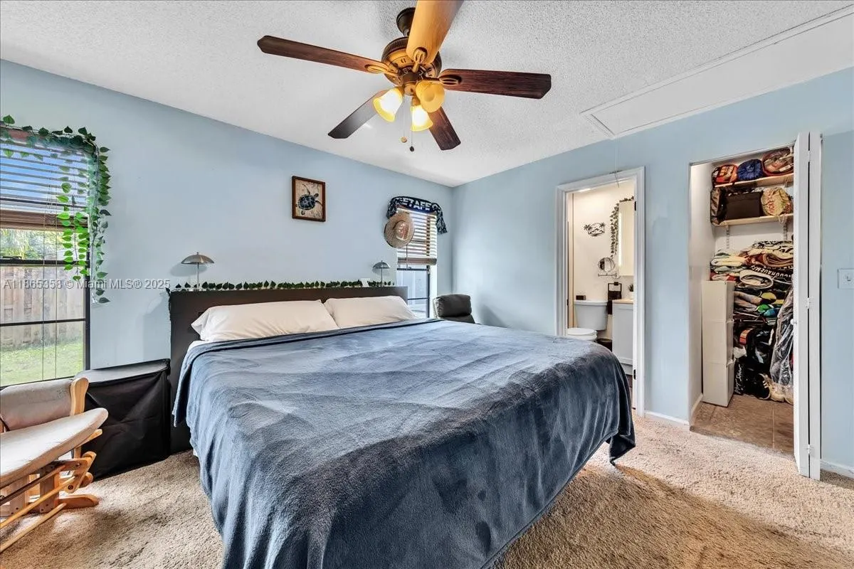 4916 NW 92nd Ave