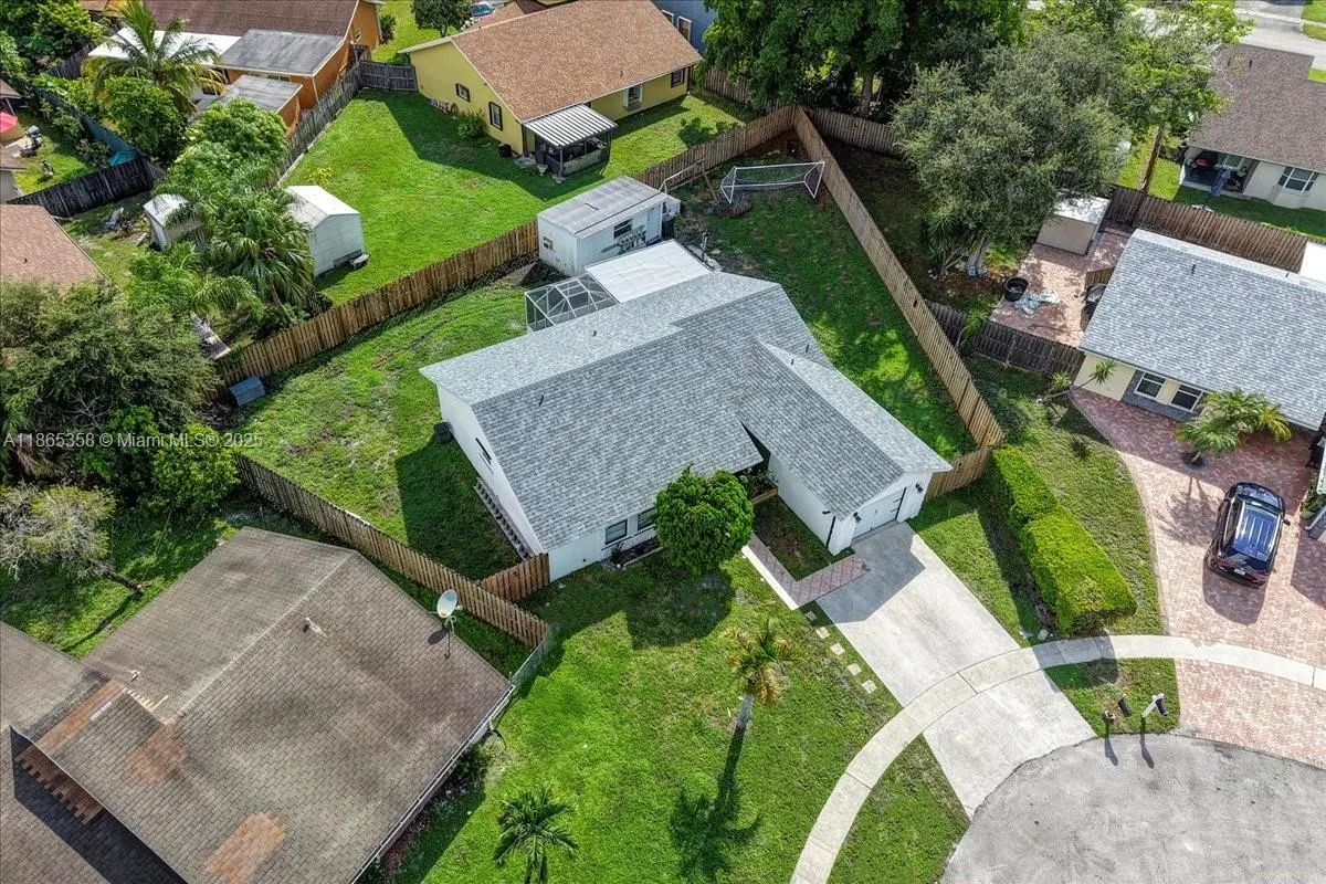 4916 NW 92nd Ave