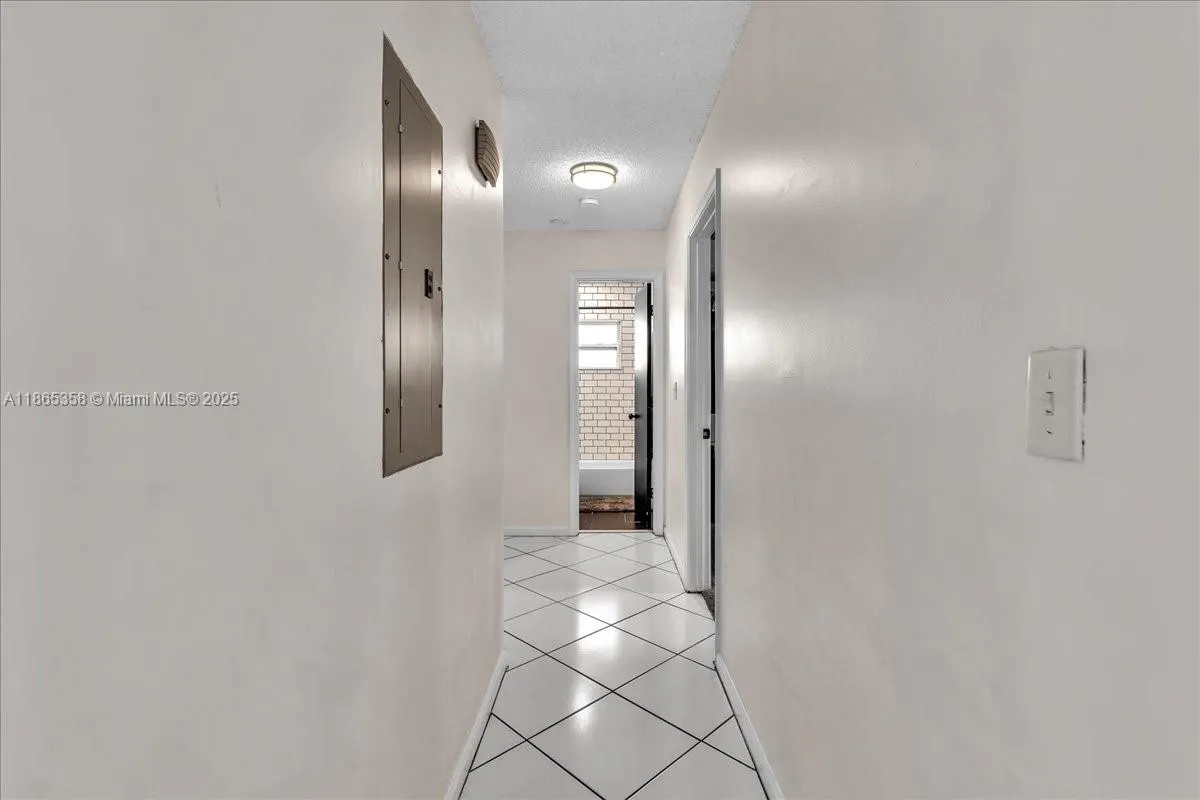 4916 NW 92nd Ave
