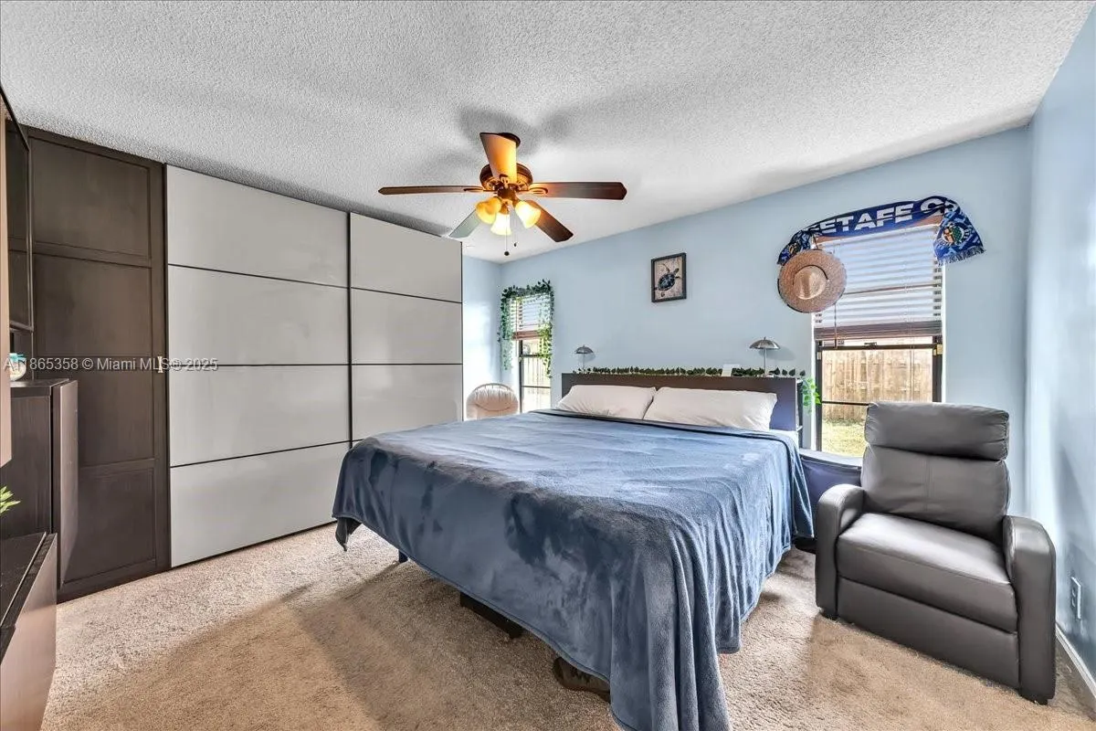 4916 NW 92nd Ave