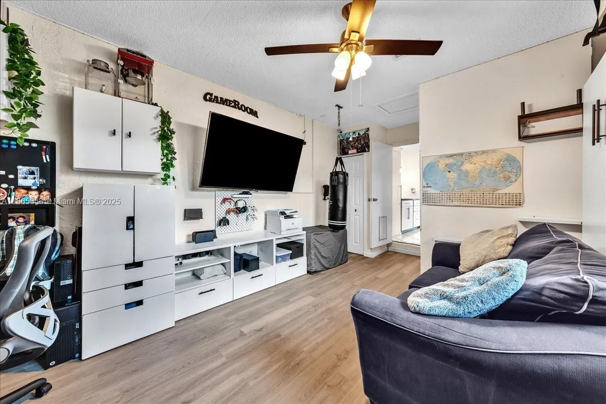 4916 NW 92nd Ave
