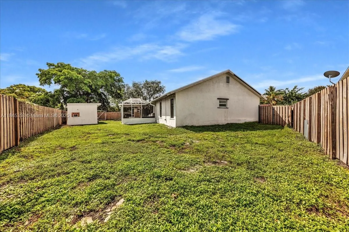 4916 NW 92nd Ave