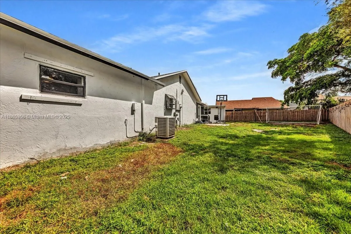 4916 NW 92nd Ave