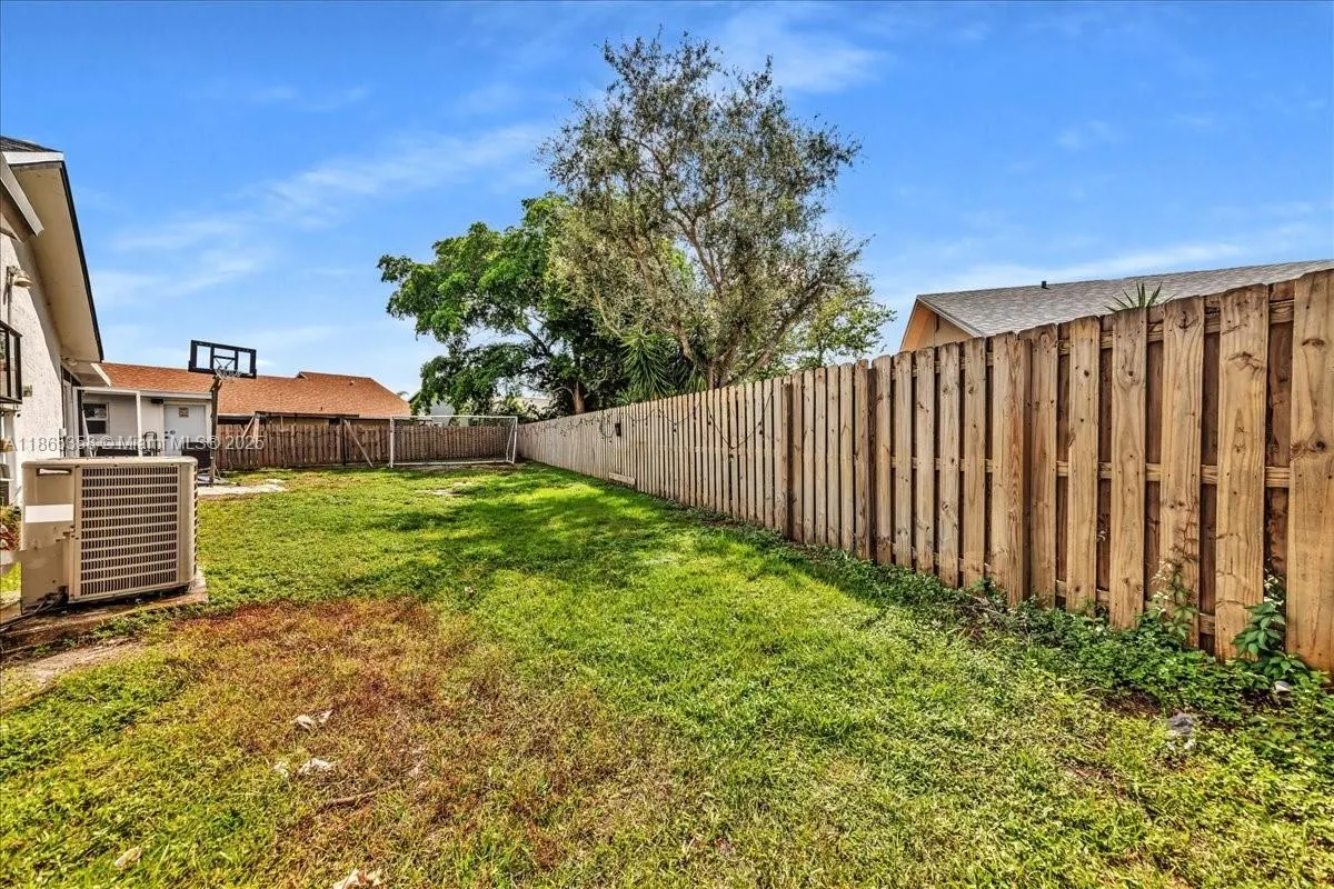 4916 NW 92nd Ave