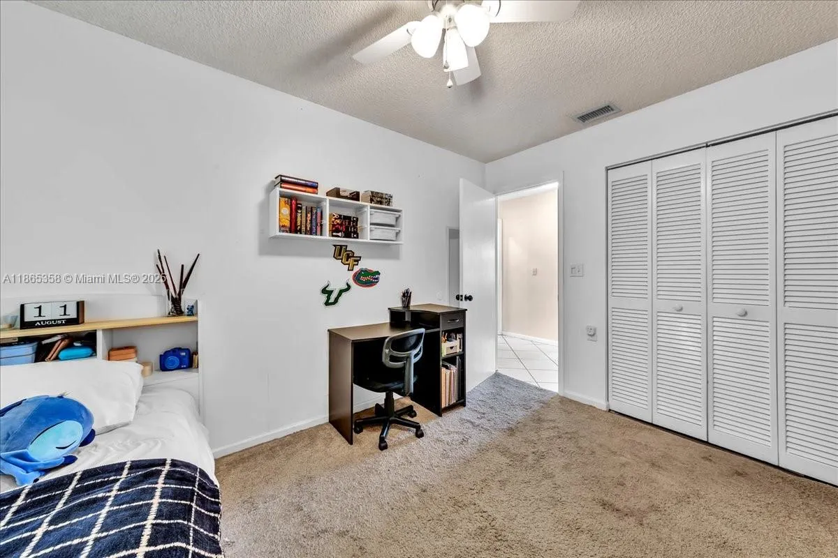 4916 NW 92nd Ave