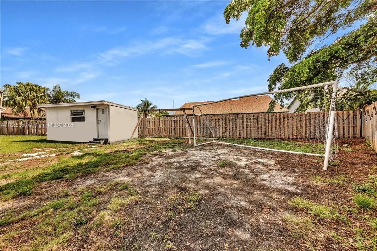 4916 NW 92nd Ave