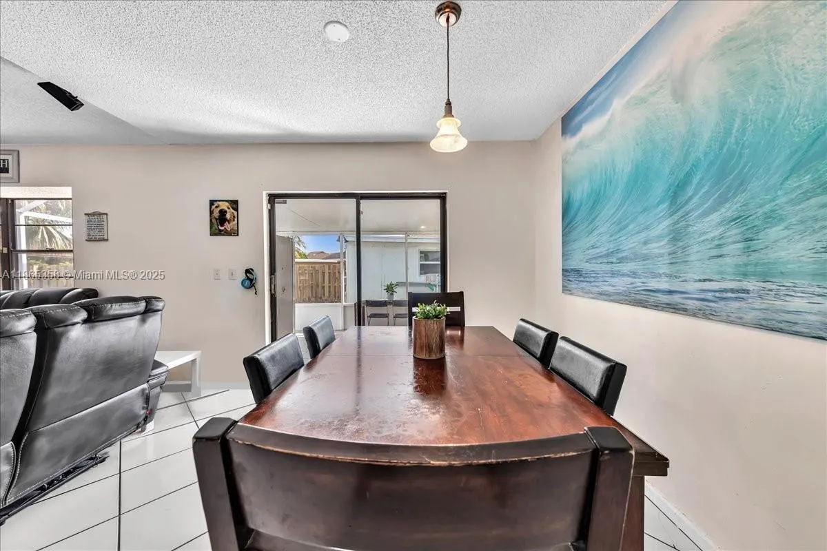 4916 NW 92nd Ave