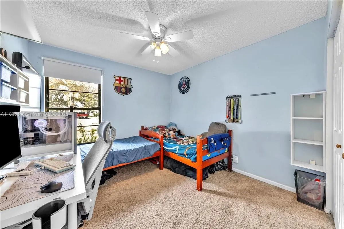 4916 NW 92nd Ave