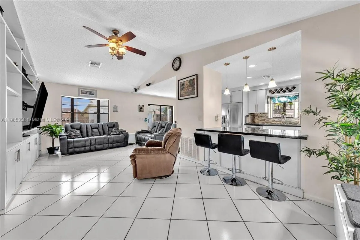 4916 NW 92nd Ave