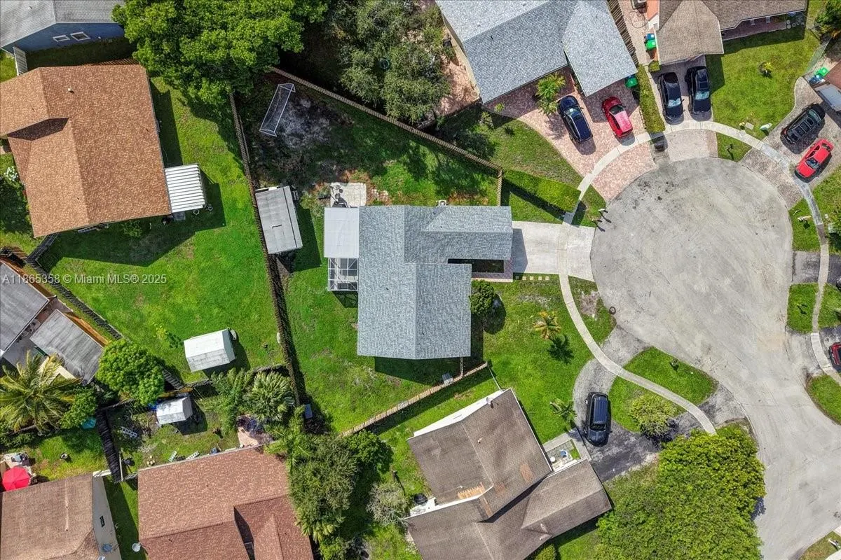 4916 NW 92nd Ave
