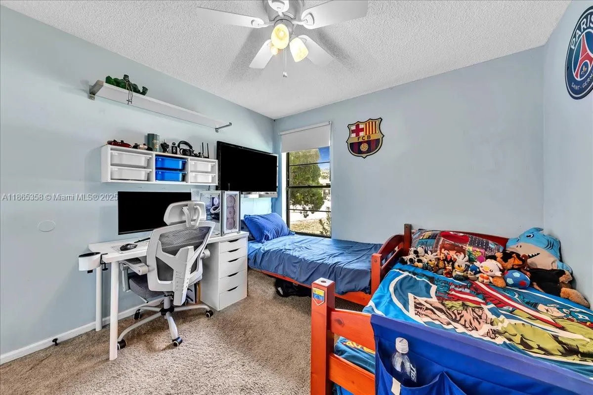 4916 NW 92nd Ave