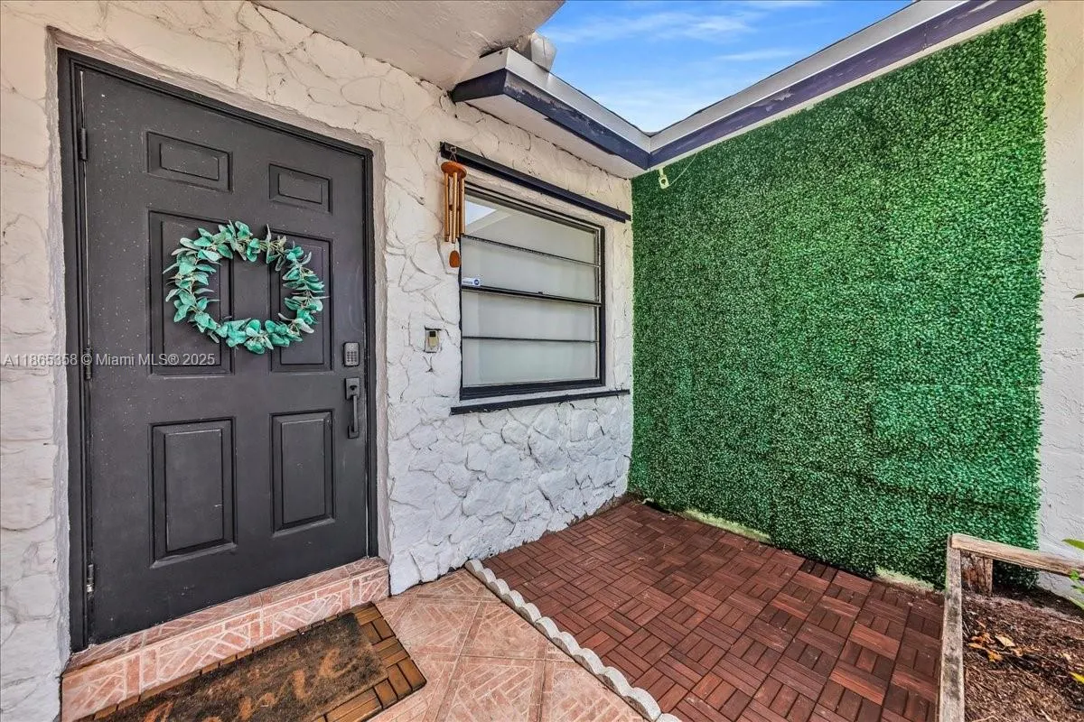 4916 NW 92nd Ave