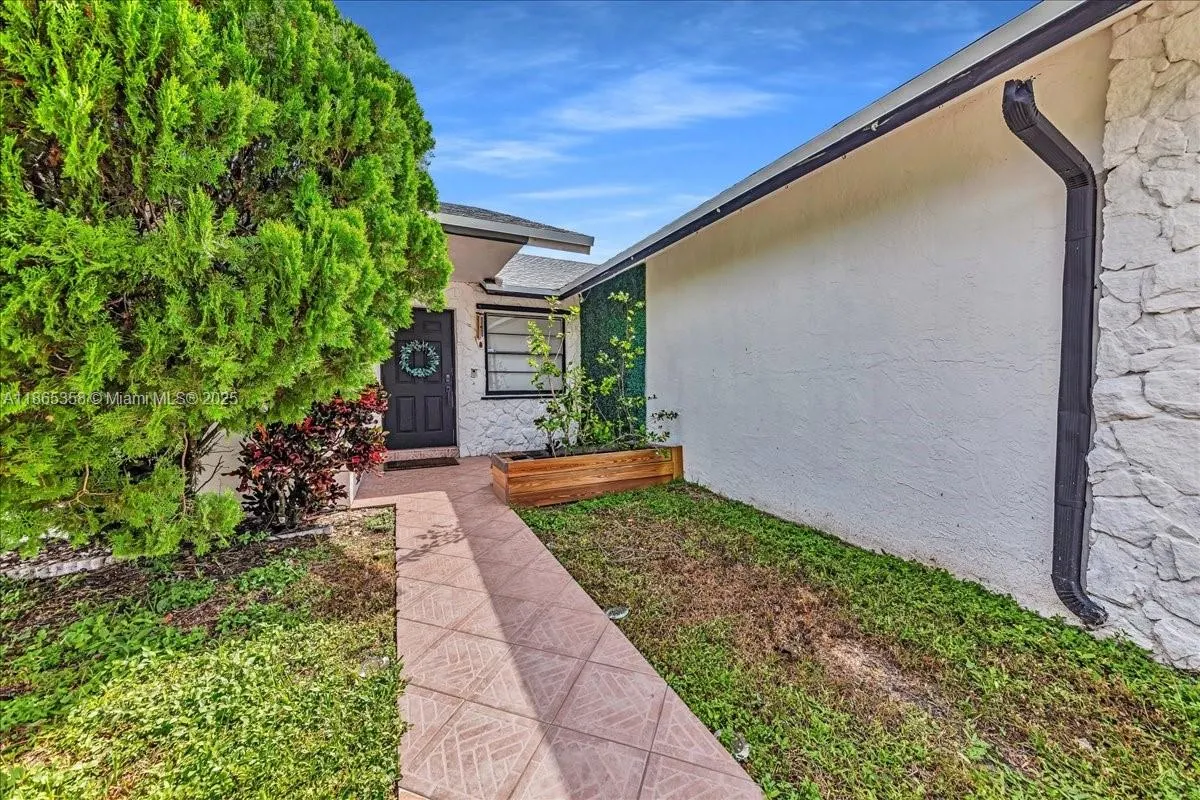 4916 NW 92nd Ave