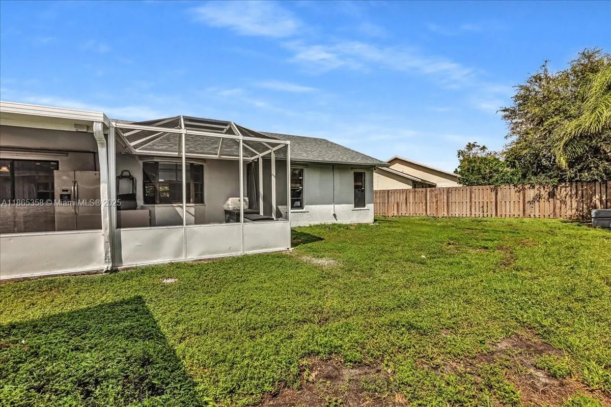 4916 NW 92nd Ave