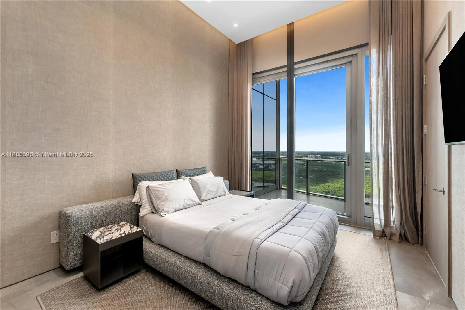 15701 Collins Ave, #4802