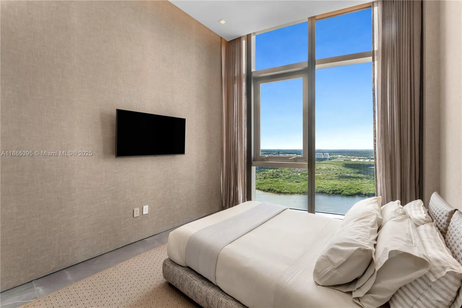 15701 Collins Ave, #4802