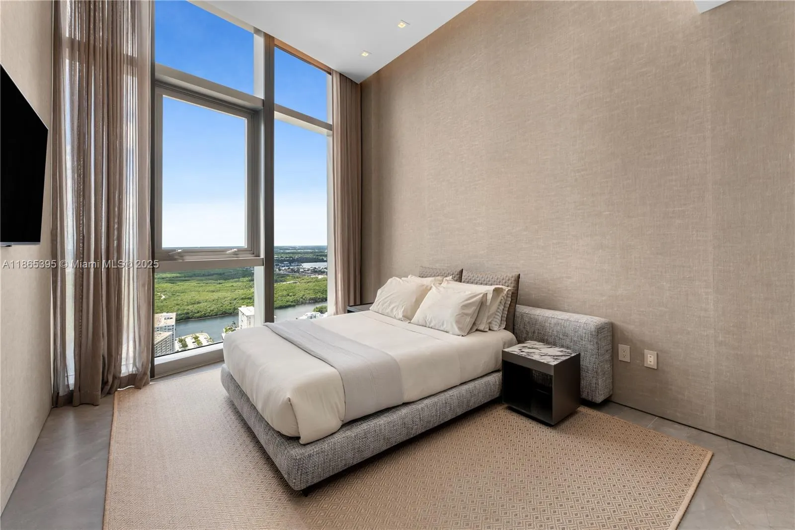 15701 Collins Ave, #4802