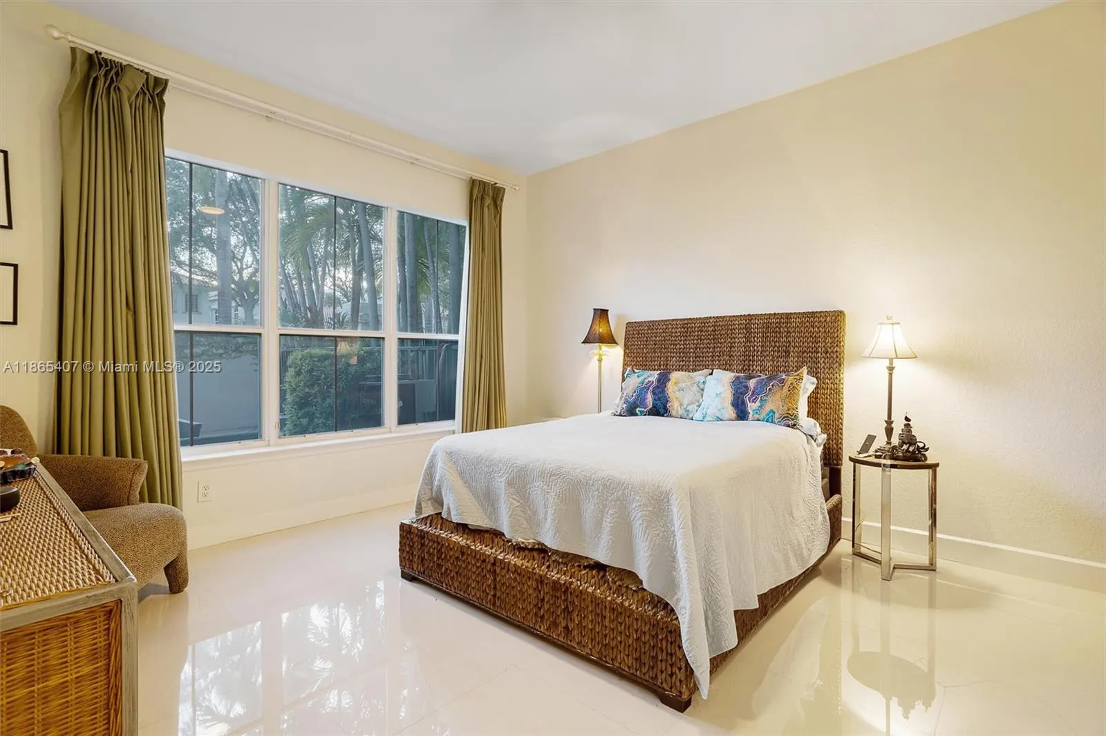 1384 Harbor View W