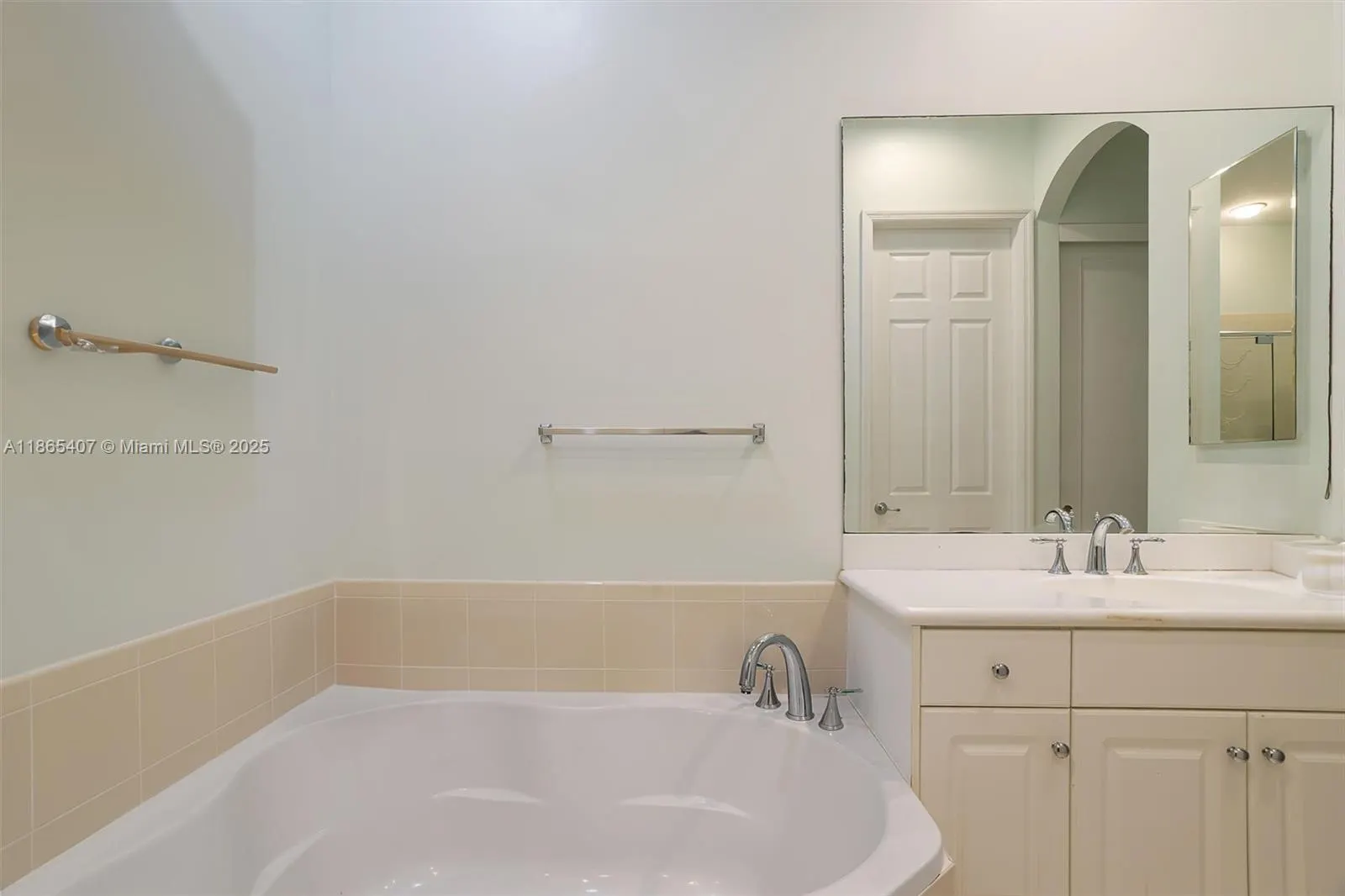 1384 Harbor View W
