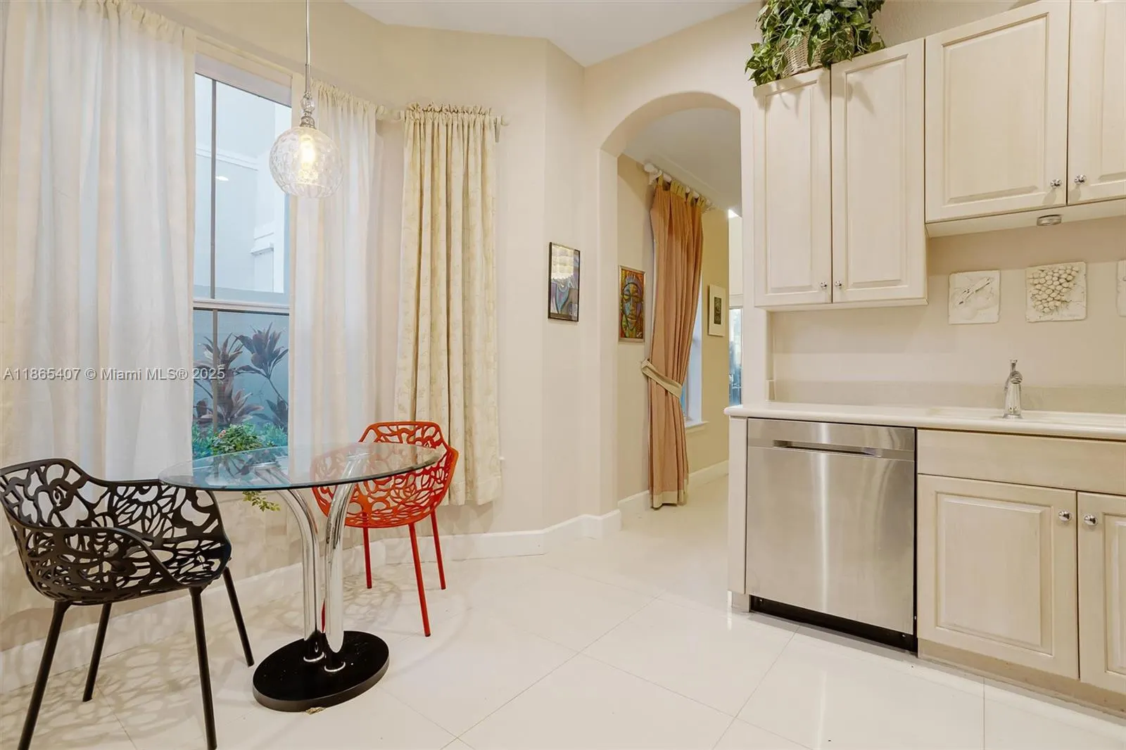 1384 Harbor View W
