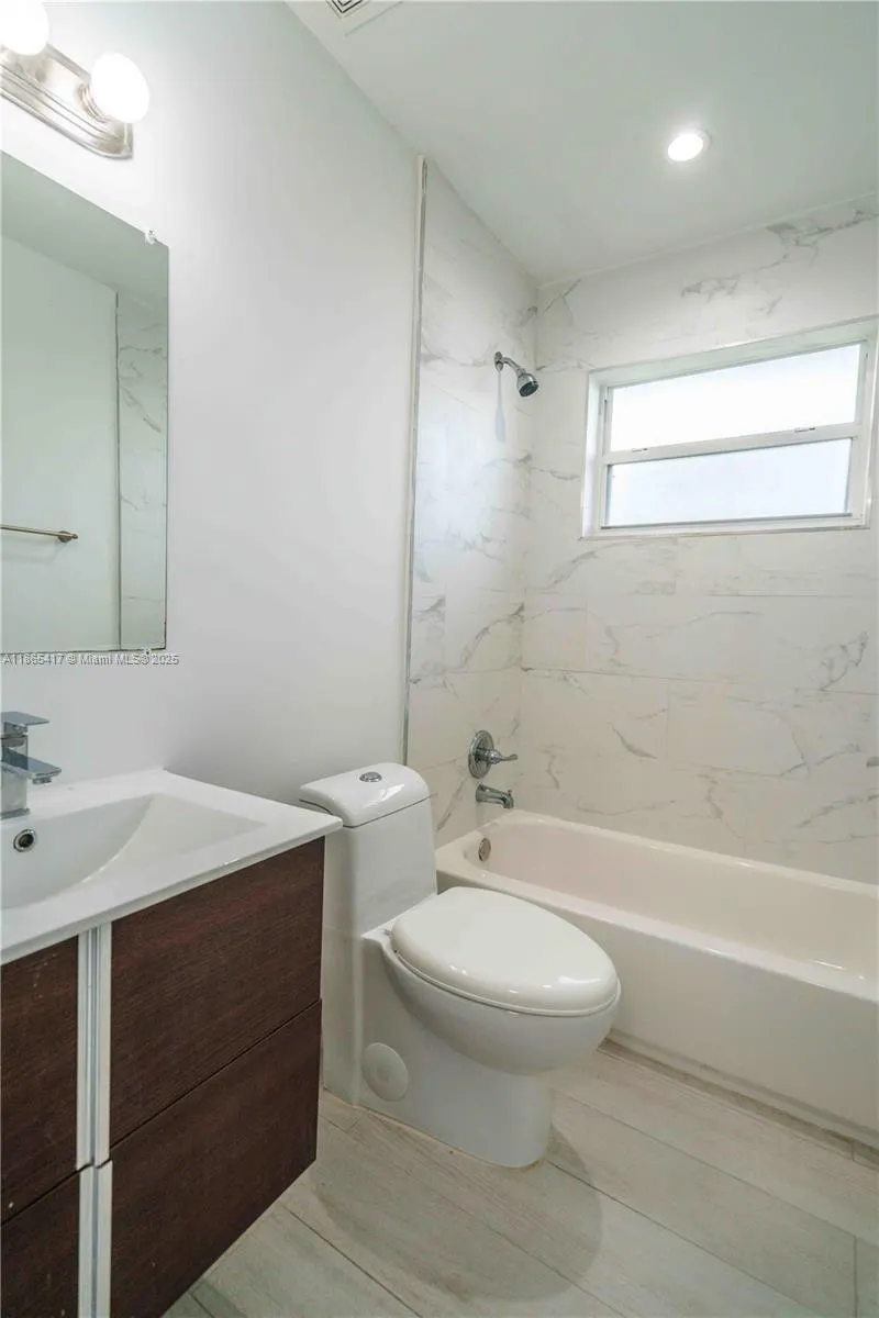 465 NE 59th St, #25