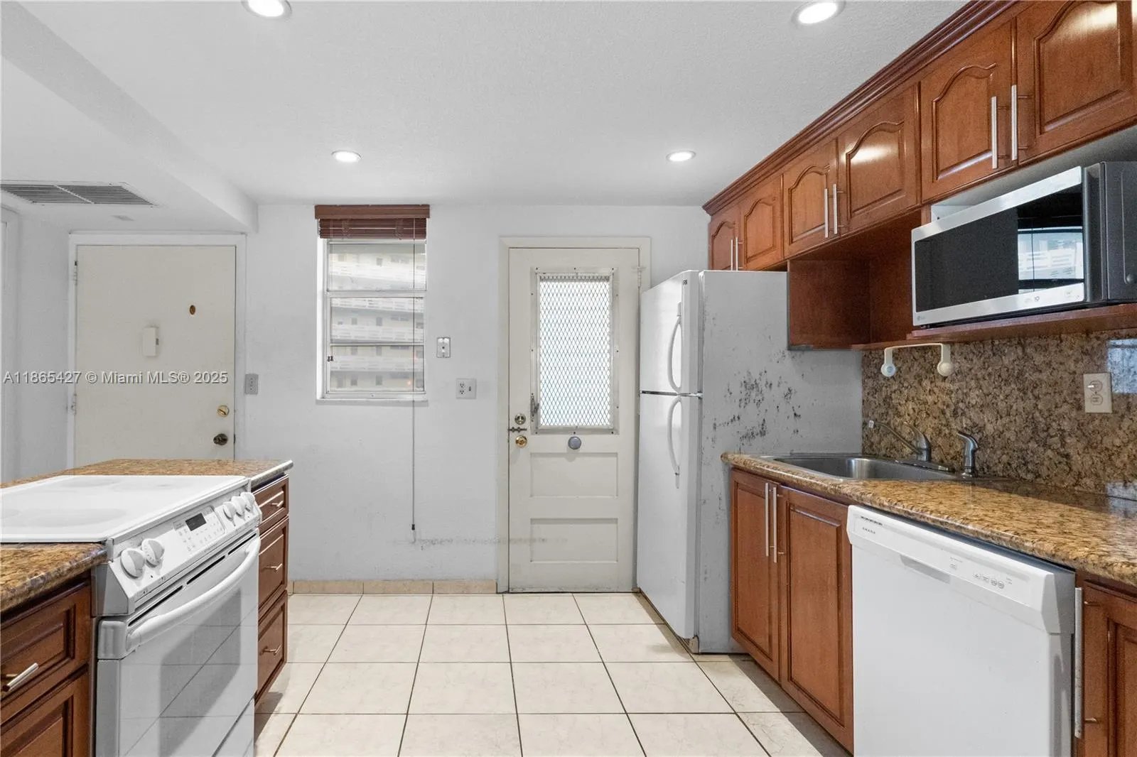 3030 Marcos Dr, #T203