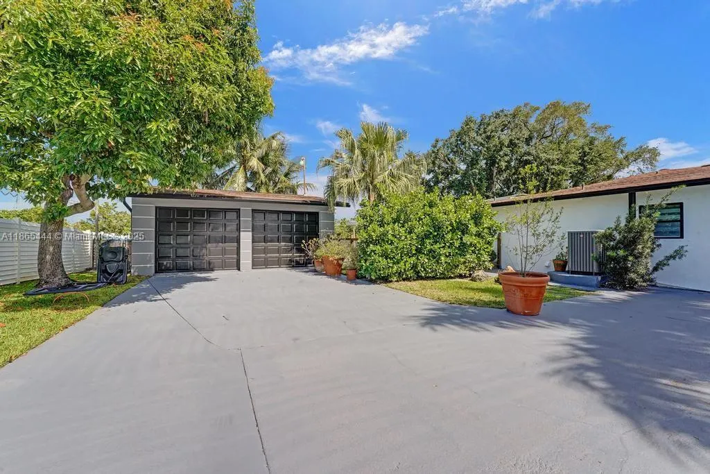 4660 SW 37th Ave