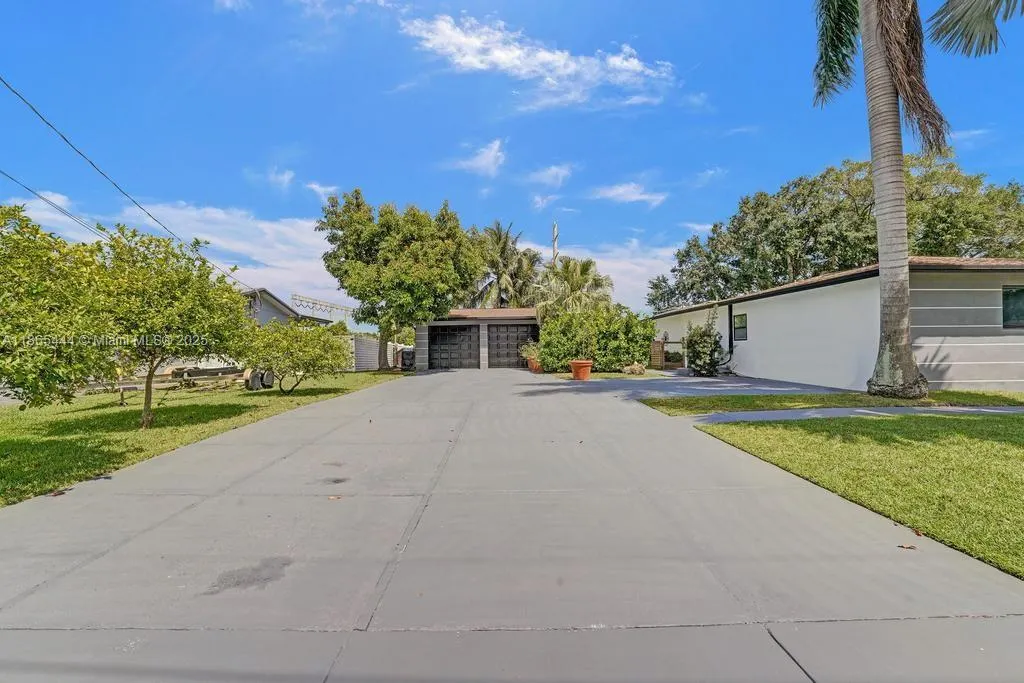 4660 SW 37th Ave