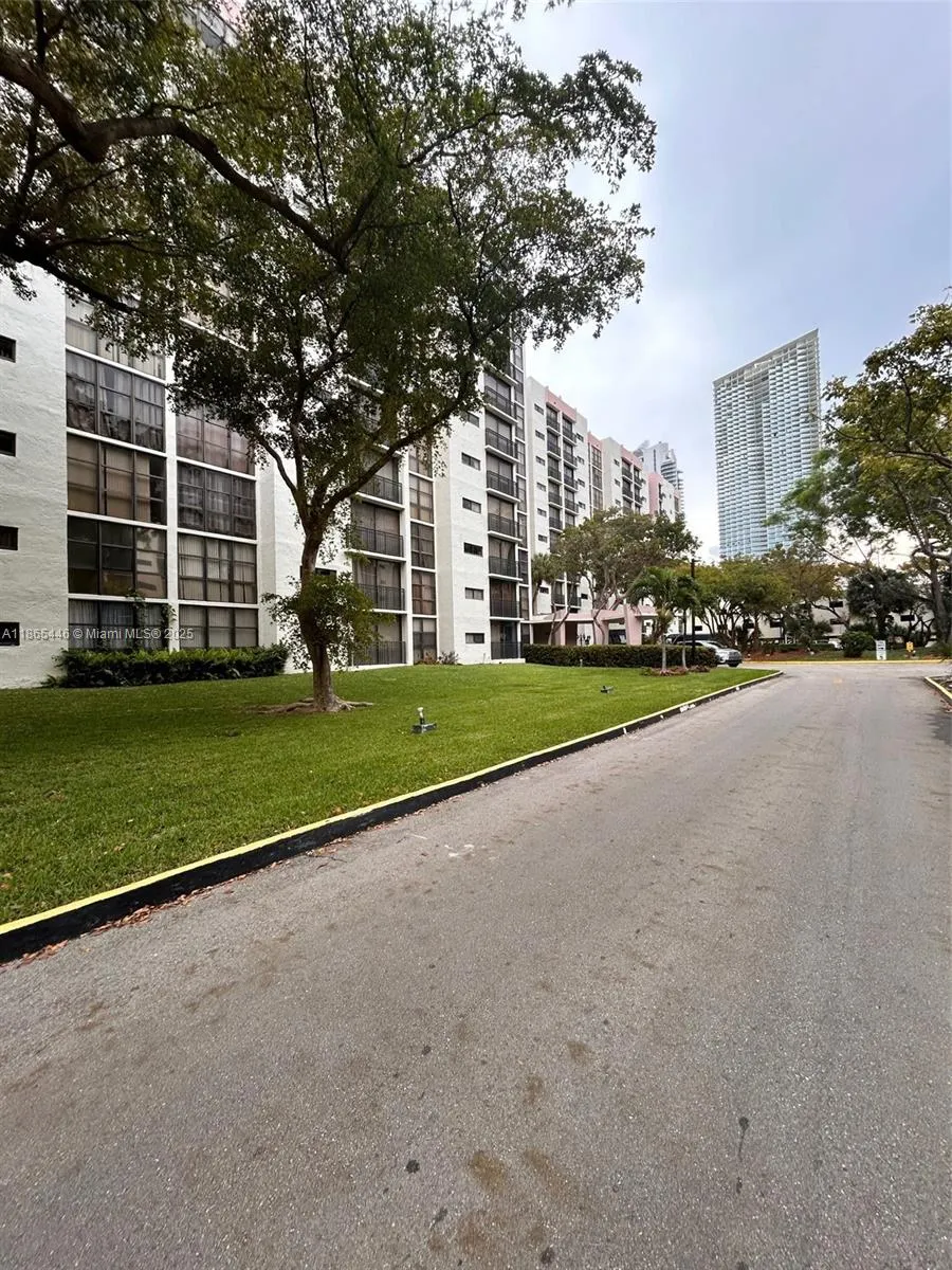 17021 N Bay Rd, #329