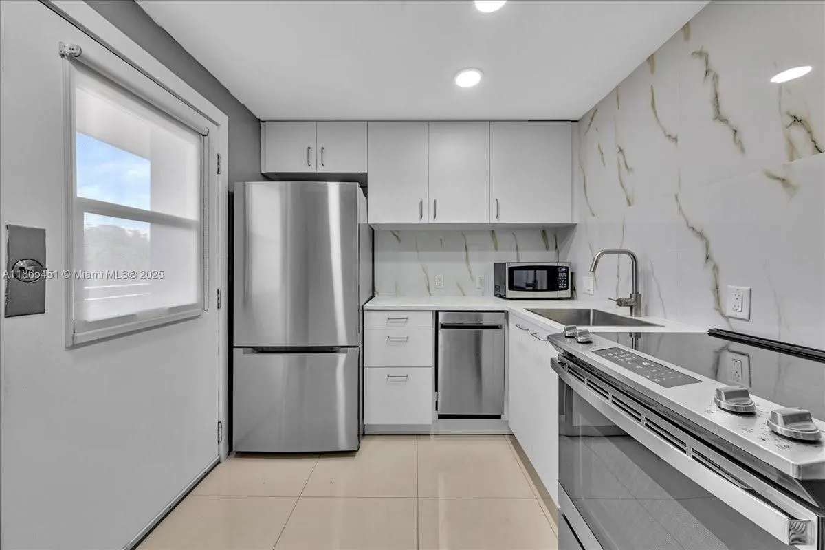 3101 N Country Club Dr, #512