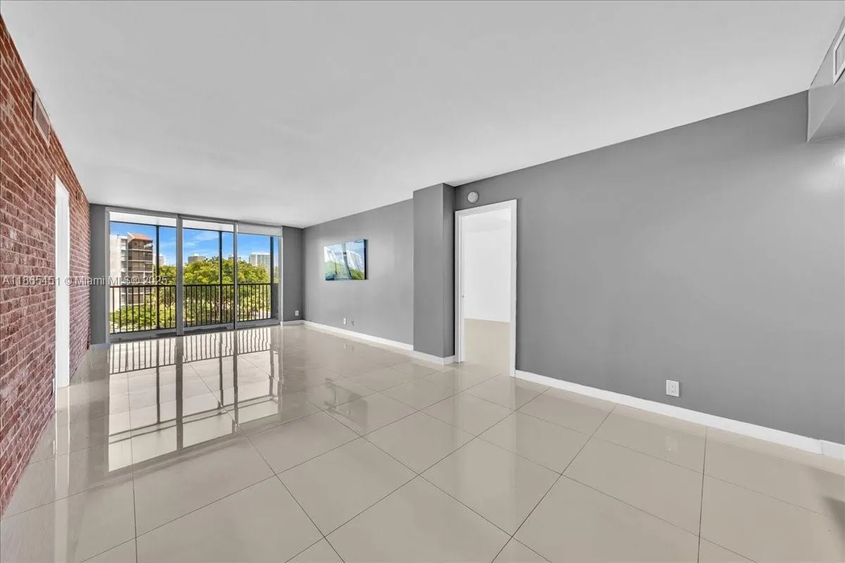 3101 N Country Club Dr, #512