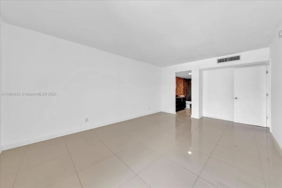 3101 N Country Club Dr, #512